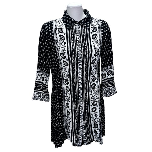 Women's Black and White Patterned Dress - Picture 3 of 15